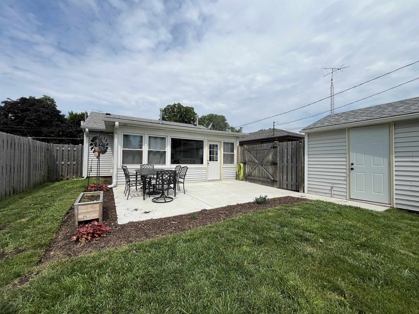 Beautifully updated and move-in ready, this charming 2 bed, 1 - photo 9