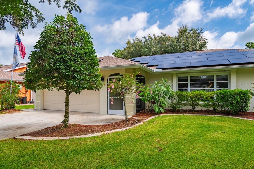 Welcome to this meticulously maintained, turnkey 3-bedroom - photo 3
