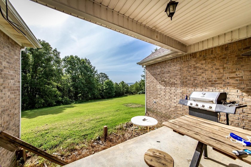 This is a beautiful 3 bedroom, 2 bath home located only a few - photo 7