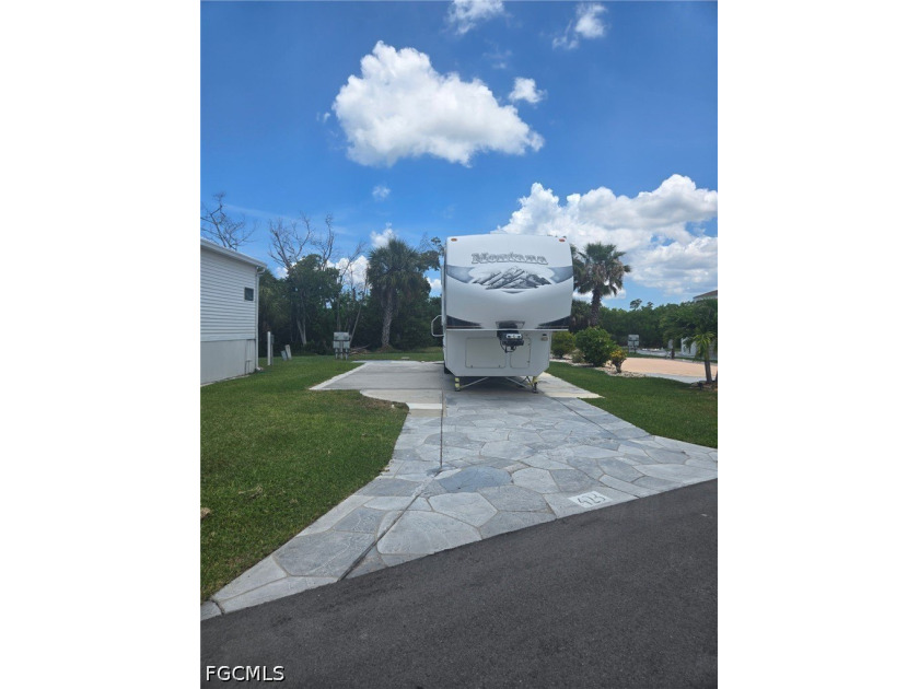 Exceptional Privacy &amp; Beautiful Outdoor Living in Palmetto Palms - photo 3