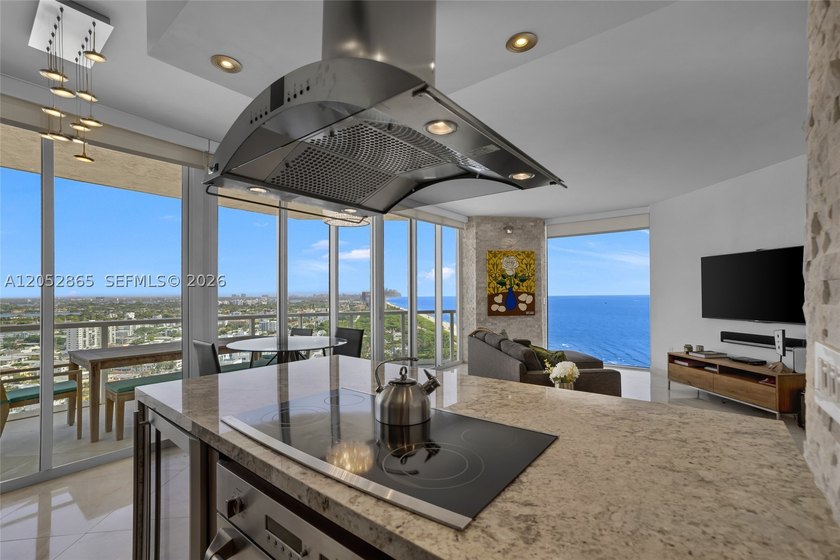 Rarely available Suite D penthouse on the 26th floor with - photo 12