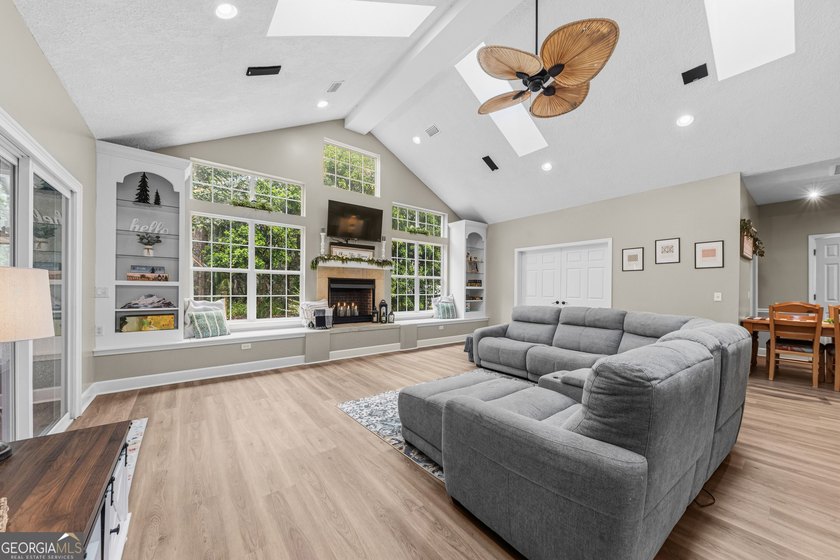 Welcome to 811 Riverview, located in the desirable golf cart - photo 26