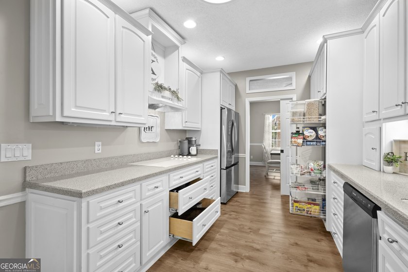 Welcome to 811 Riverview, located in the desirable golf cart - photo 30