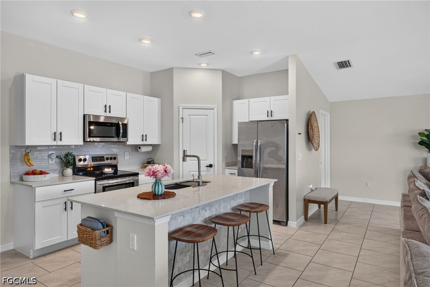 Welcome to this beautifully upgraded 3-bedroom, 2-bath home in - photo 8