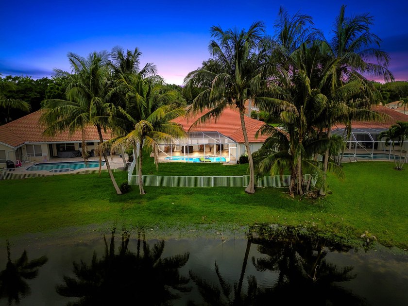 Welcome to this beautifully maintained pool &amp; lakefront home - photo 5