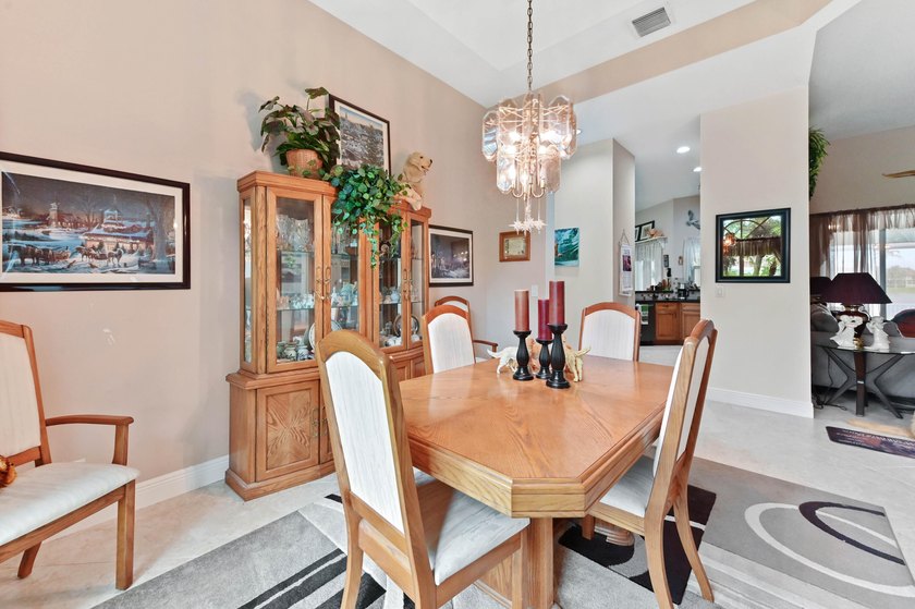 Welcome to this beautifully maintained pool &amp; lakefront home - photo 10