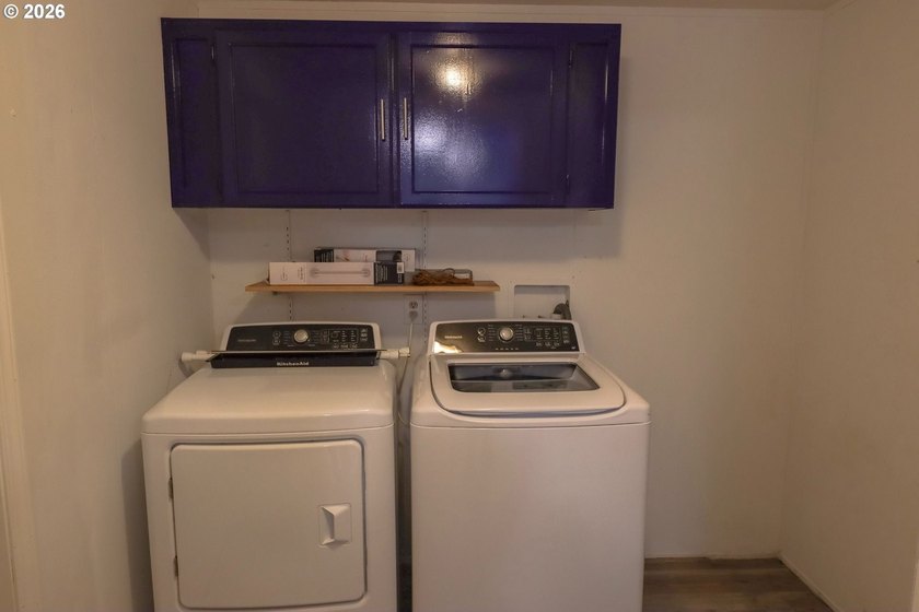 Move-in ready and beautifully maintained, this double-wide - photo 14