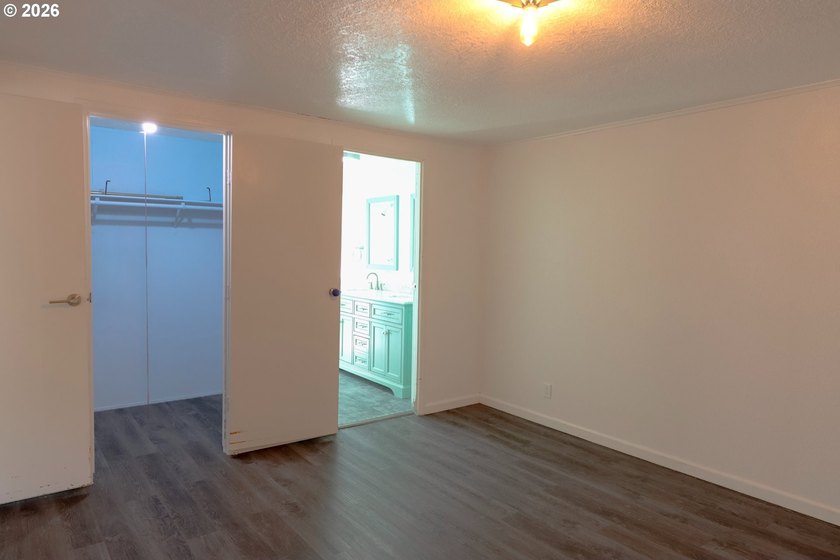 Move-in ready and beautifully maintained, this double-wide - photo 17