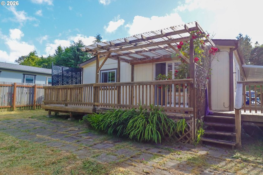 Move-in ready and beautifully maintained, this double-wide - photo 28