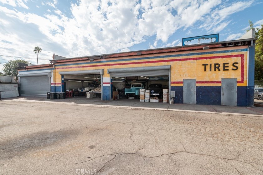 EXCELLENT EAST LOS ANGELES LOCATION - large 7432 square foot lot - photo 4