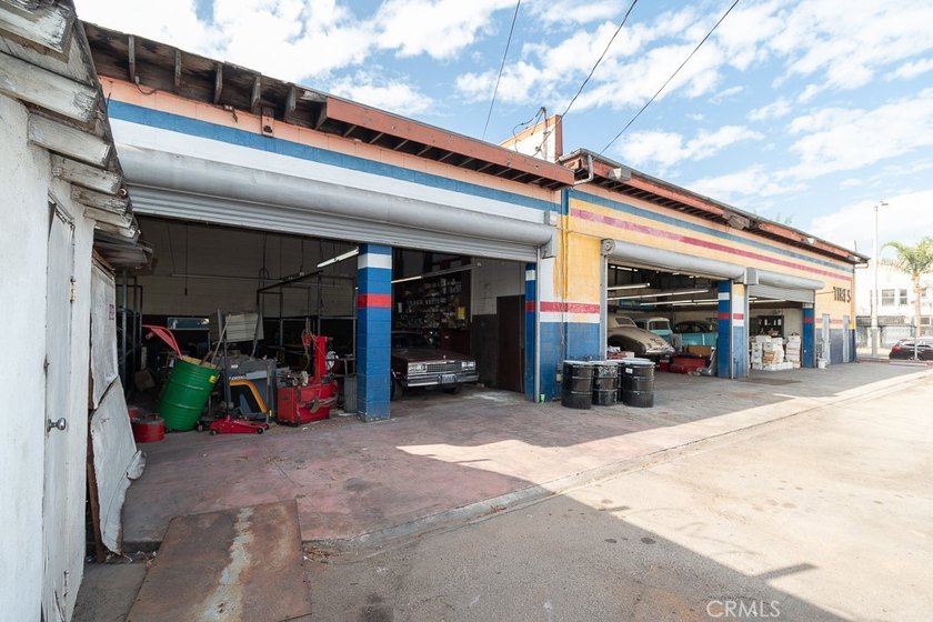 EXCELLENT EAST LOS ANGELES LOCATION - large 7432 square foot lot - photo 10