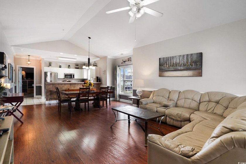 This beautiful top floor End Unit Condo Features, 3 bedroom, 2 - photo 8