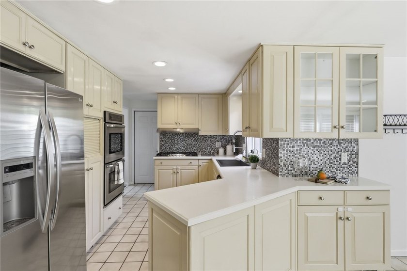 Welcome to 224 Warren Avenue, a beautifully maintained Colonial - photo 13