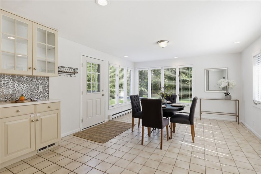Welcome to 224 Warren Avenue, a beautifully maintained Colonial - photo 14