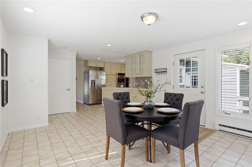 Welcome to 224 Warren Avenue, a beautifully maintained Colonial - photo 17