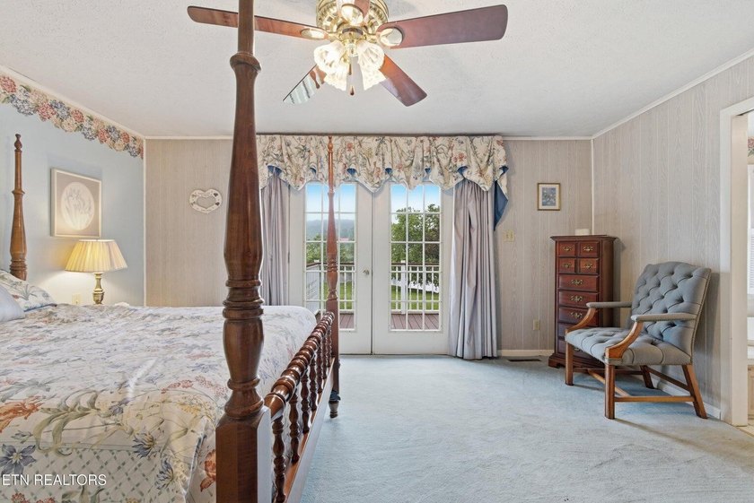 Lakefront Home with Private Dock, Boat Ramp, Sunroom &amp; peaceful - photo 21