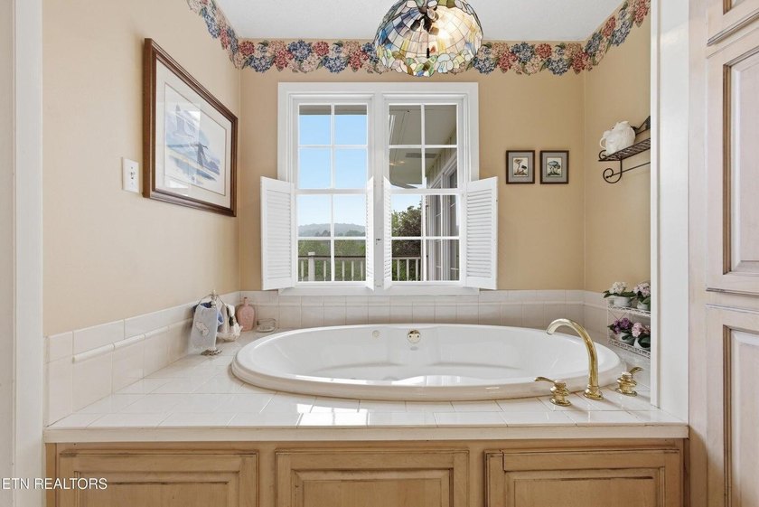 Lakefront Home with Private Dock, Boat Ramp, Sunroom &amp; peaceful - photo 25