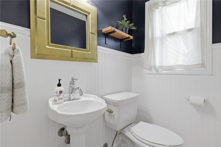 Welcome to 224 Warren Avenue, a beautifully maintained Colonial - photo 28