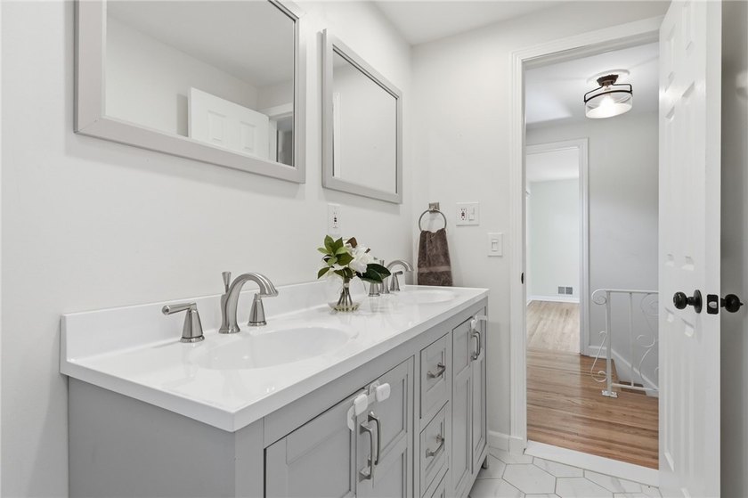 Welcome to 224 Warren Avenue, a beautifully maintained Colonial - photo 30