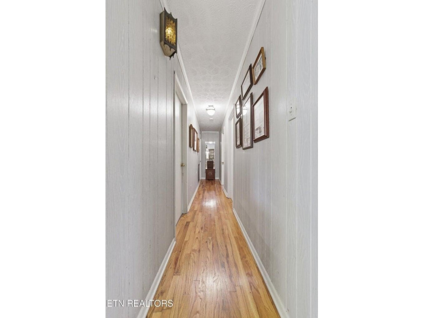 Lakefront Home with Private Dock, Boat Ramp, Sunroom &amp; peaceful - photo 31