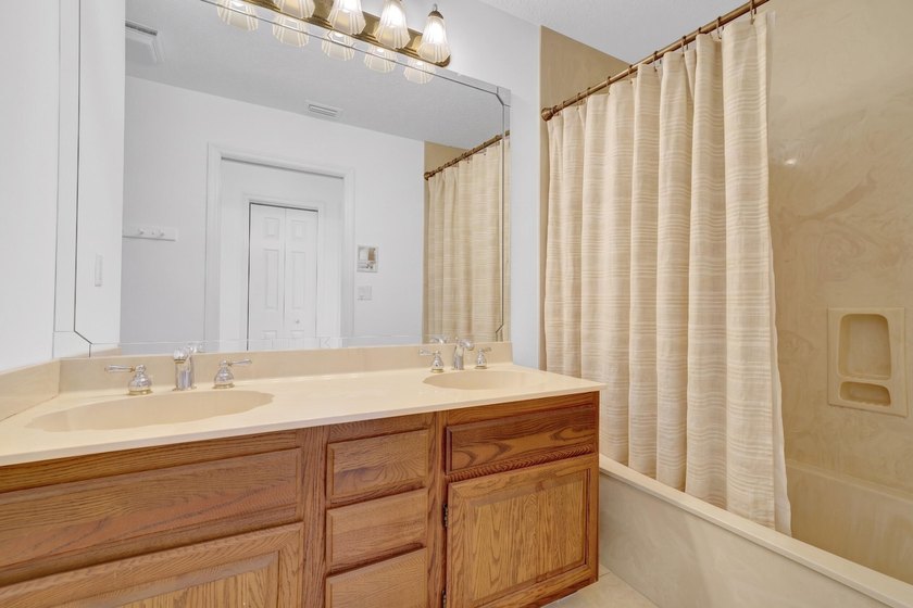 LAKEFRONT - 4 BD, 2.5BA w/Impact Glass, fresh paint, AC's ('21) - photo 31