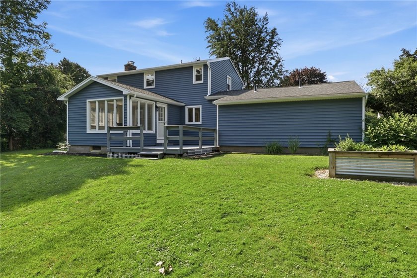 Welcome to 224 Warren Avenue, a beautifully maintained Colonial - photo 35