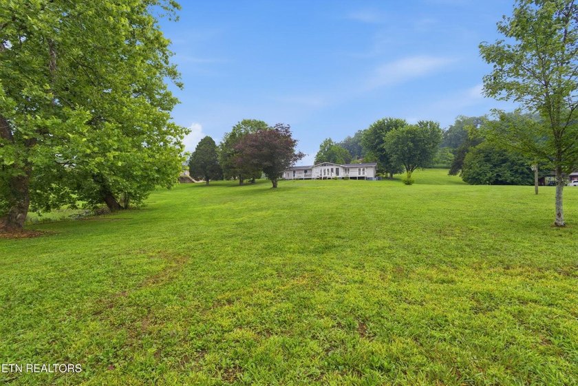 Lakefront Home with Private Dock, Boat Ramp, Sunroom &amp; peaceful - photo 41