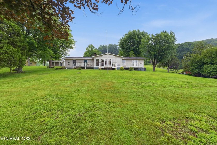 Lakefront Home with Private Dock, Boat Ramp, Sunroom &amp; peaceful - photo 42