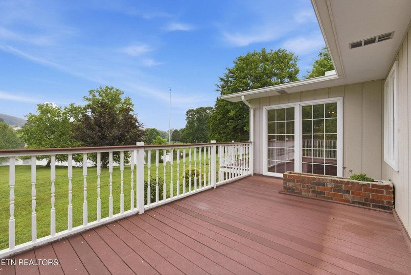Lakefront Home with Private Dock, Boat Ramp, Sunroom &amp; peaceful - photo 47