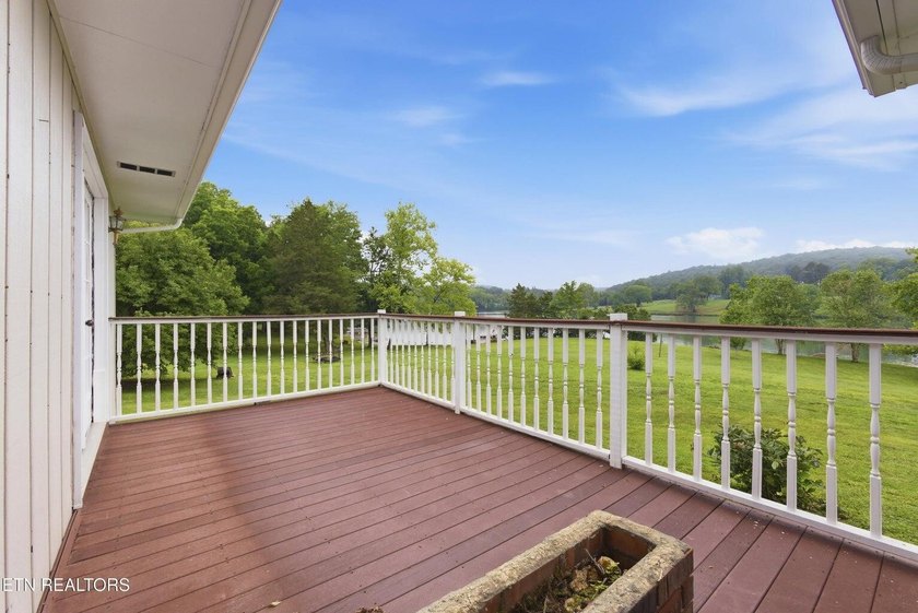 Lakefront Home with Private Dock, Boat Ramp, Sunroom &amp; peaceful - photo 48
