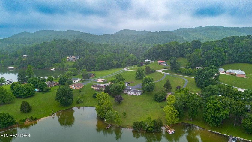 Lakefront Home with Private Dock, Boat Ramp, Sunroom &amp; peaceful - photo 51
