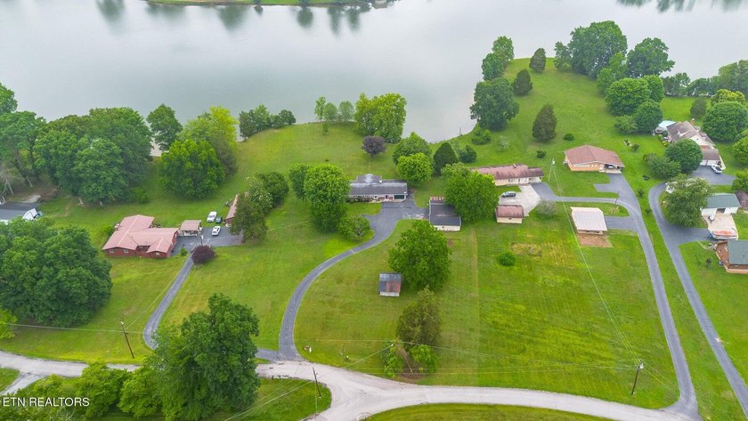 Lakefront Home with Private Dock, Boat Ramp, Sunroom &amp; peaceful - photo 54
