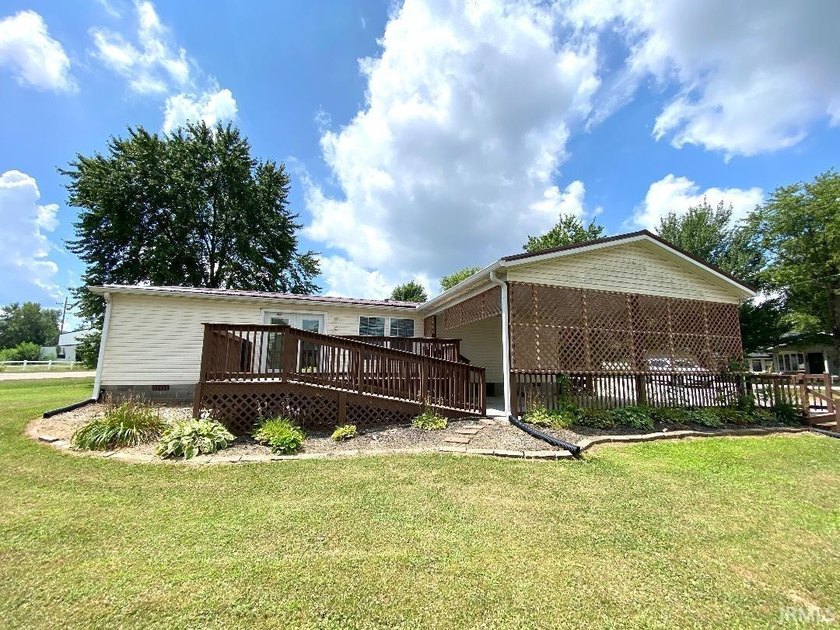 Immaculate manufactured home on 1.10 acre w/over 1300 sq.ft - photo 3