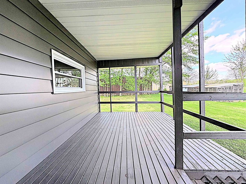 Completely updated sprawling 4 bedroom 2 bath ranch in the - photo 3