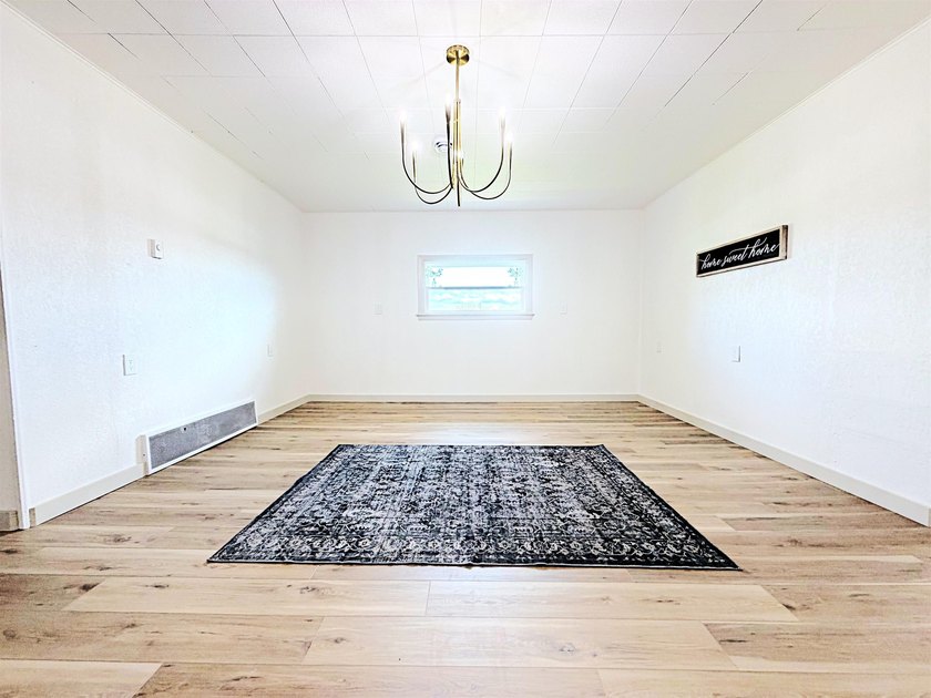 Completely updated sprawling 4 bedroom 2 bath ranch in the - photo 5