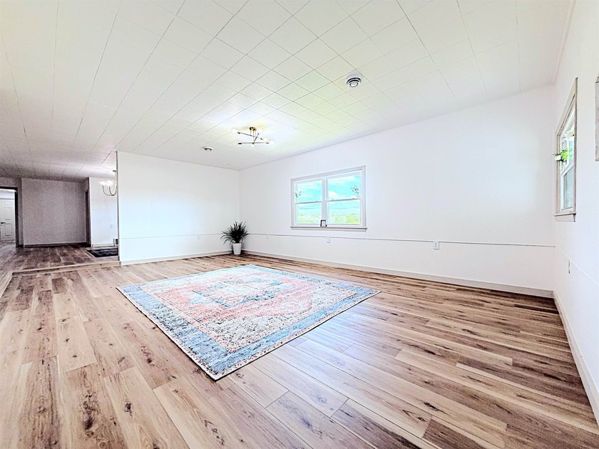 Completely updated sprawling 4 bedroom 2 bath ranch in the - photo 8