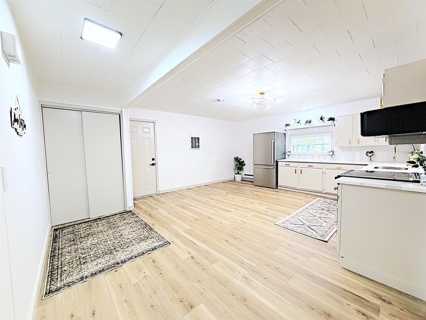 Completely updated sprawling 4 bedroom 2 bath ranch in the - photo 9