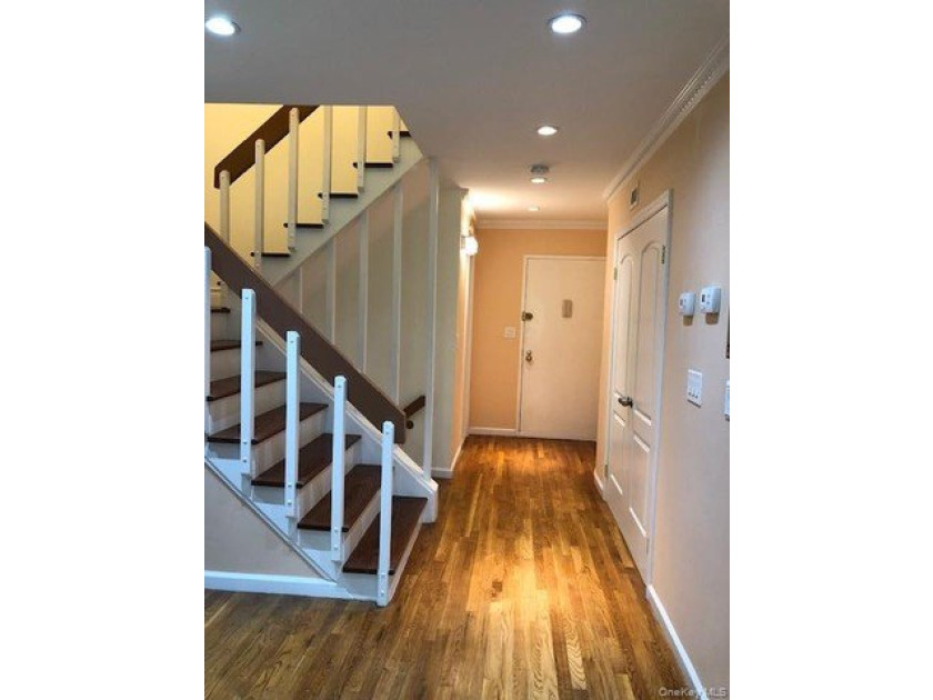 ***Welcome to this beautiful Townhouse Condominiums at Bayside - photo 2