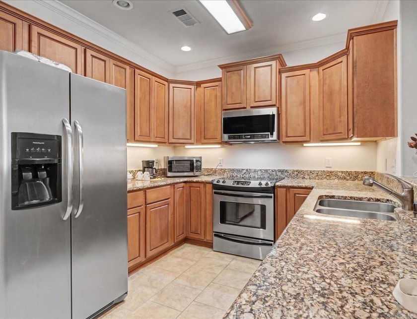 Enjoy Lake Hamilton living in this furnished 2-bedroom, 2-bath - photo 5