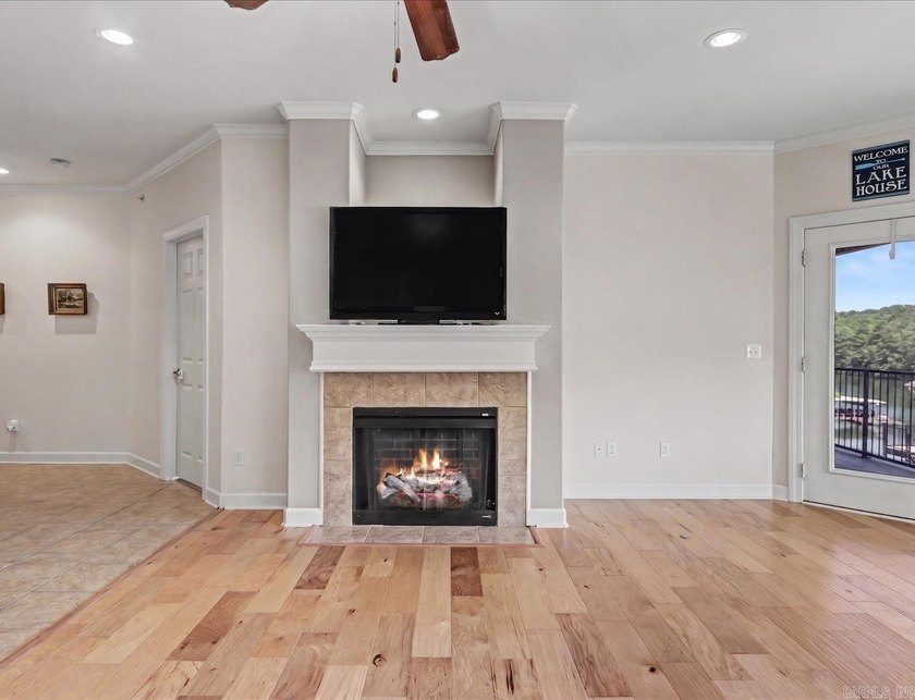 Enjoy Lake Hamilton living in this furnished 2-bedroom, 2-bath - photo 6