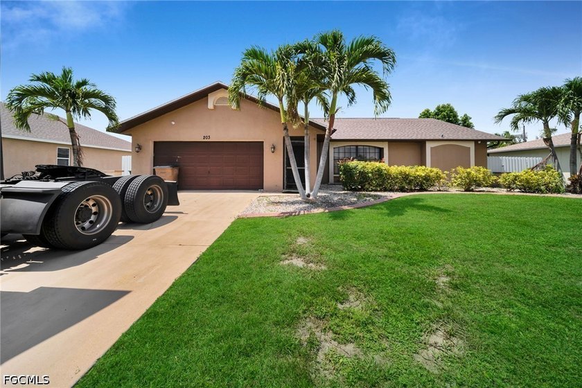 Welcome to Your Suburban Paradise, a beautifully remodeled - photo 4