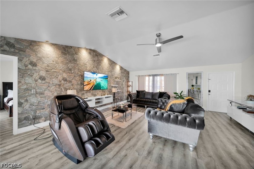 Welcome to Your Suburban Paradise, a beautifully remodeled - photo 6