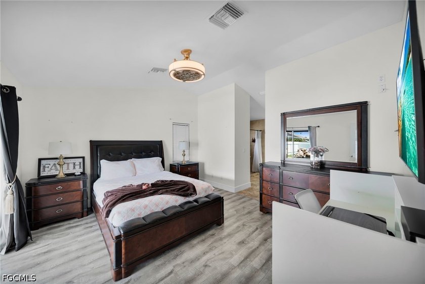 Welcome to Your Suburban Paradise, a beautifully remodeled - photo 7