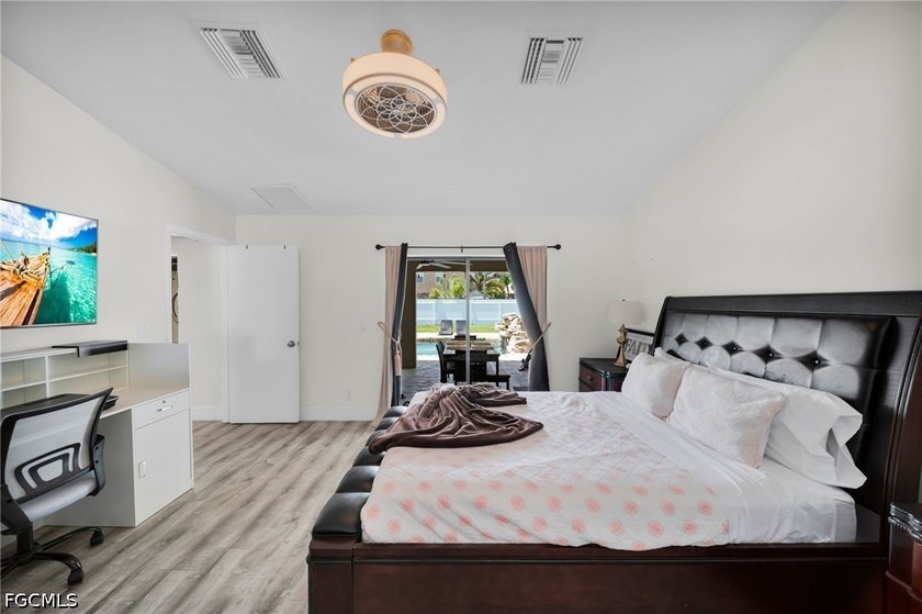 Welcome to Your Suburban Paradise, a beautifully remodeled - photo 8