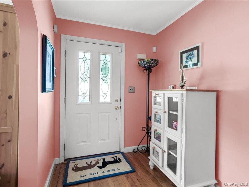Immaculately maintained and full of timeless charm, this lovely - photo 3