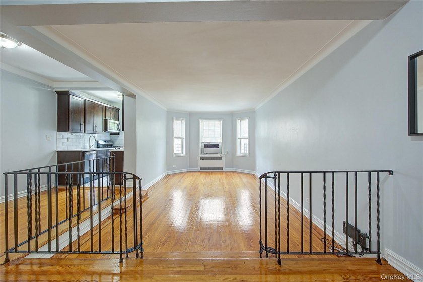 FOREST HILLS SOUTH Very sunny &amp; spacious, 1 Bedroom / 1 Bathroom - photo 6