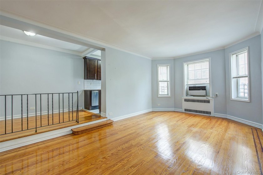 FOREST HILLS SOUTH Very sunny &amp; spacious, 1 Bedroom / 1 Bathroom - photo 8