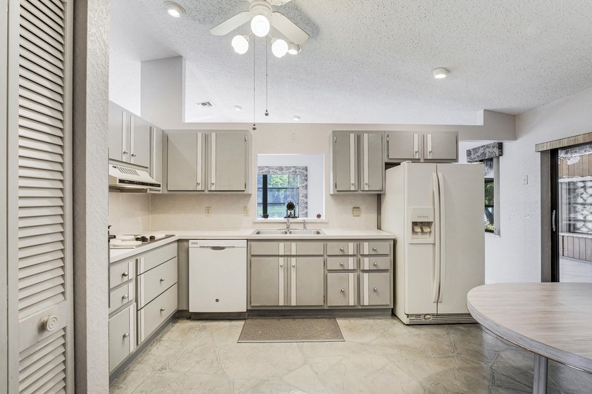 Waterfront living without the waterfront price tag. Nestled - photo 9