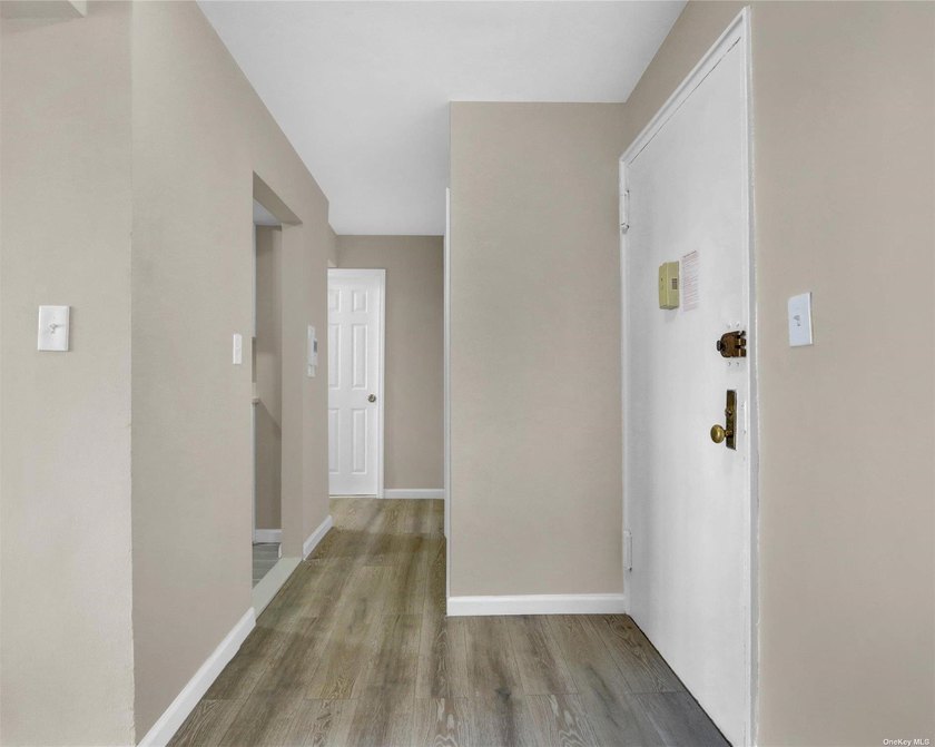 Beautiful co-op style apartment full renovated with new kitchen - photo 11