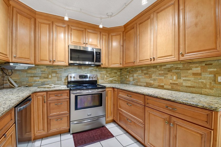 Welcome to 1545 Forest Lakes Circle Unit B in West Palm Beach - photo 12